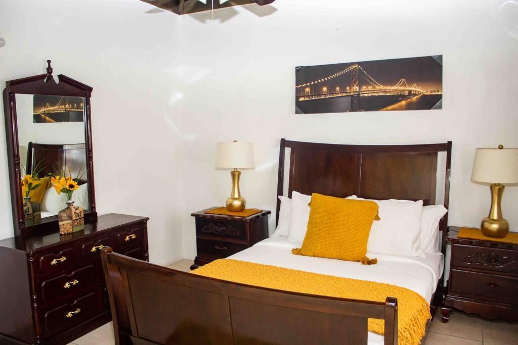 Sunset Inn Runaway Bay Ngoại thất bức ảnh