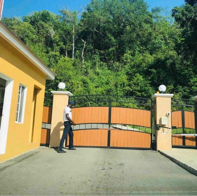 Sunset Inn Runaway Bay Ngoại thất bức ảnh