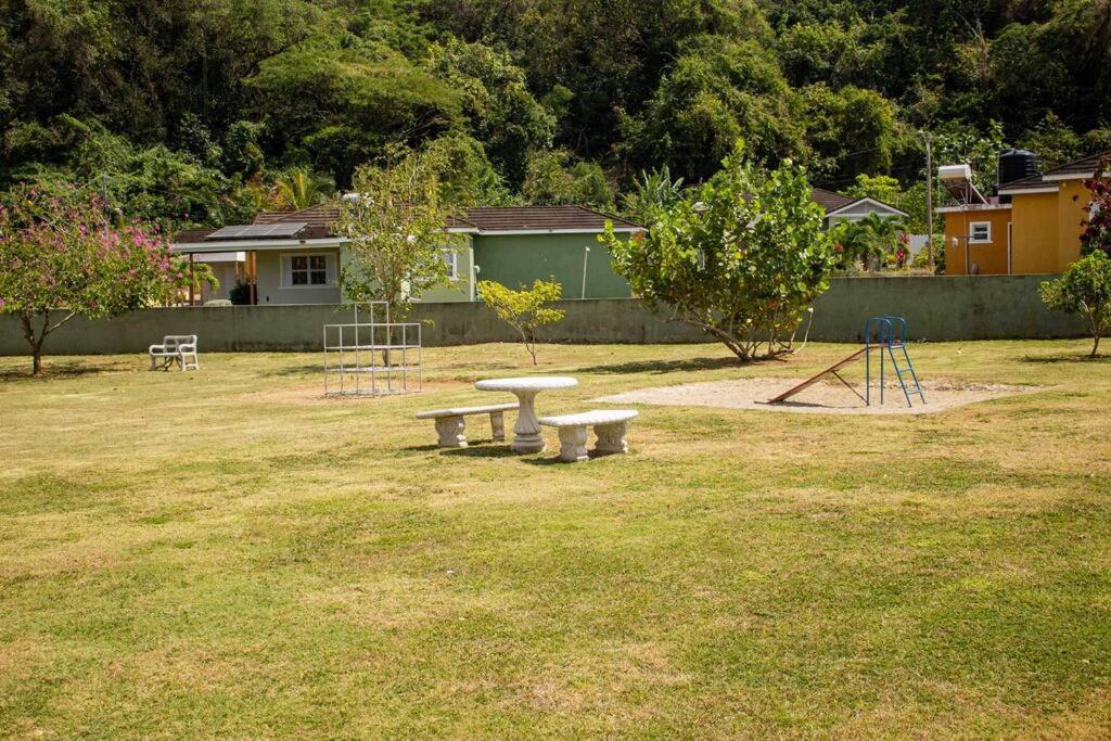 Sunset Inn Runaway Bay Ngoại thất bức ảnh