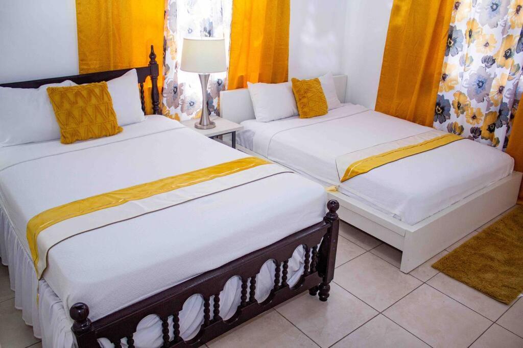 Sunset Inn Runaway Bay Ngoại thất bức ảnh